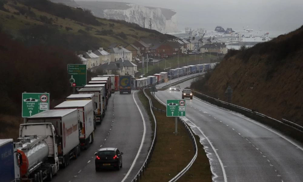 Το Λονδίνο ετοιμάζεται για ένα εφιαλτικό Brexit - Ελλείψεις σε τρόφιμα, κλειστά εργοστάσια